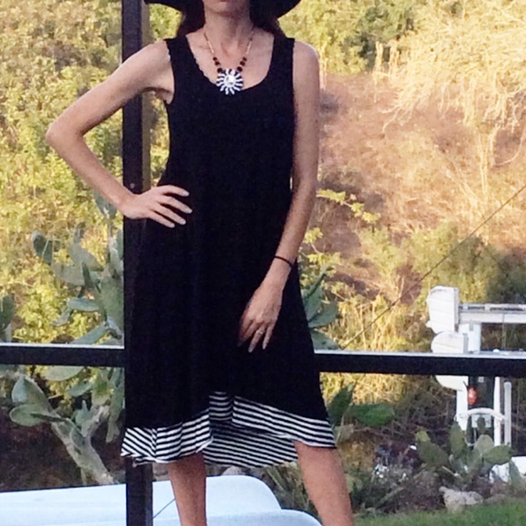 ❌ Sold ❌2 L👀Ks Reversible Dress - Picture 2 of 4