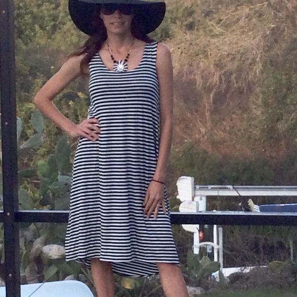 ❌ Sold ❌2 L👀Ks Reversible Dress - Picture 3 of 4