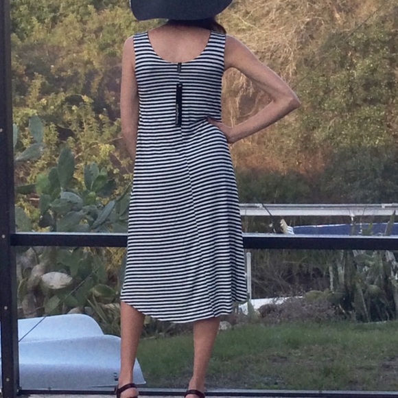 ❌ Sold ❌2 L👀Ks Reversible Dress - Picture 4 of 4