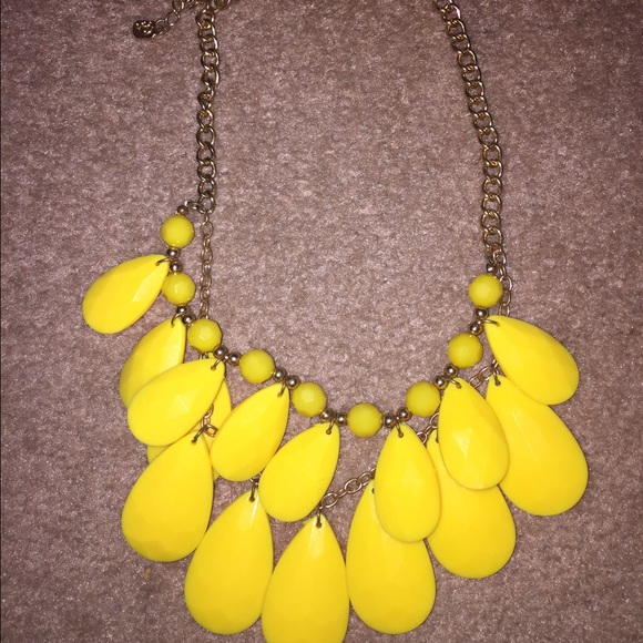Yellow chunky, two layered, necklace.