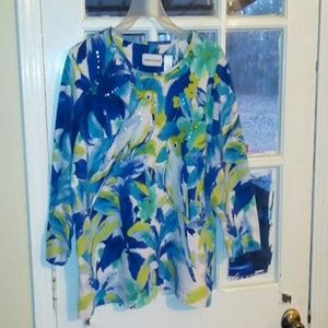 A colorful bird top size XL