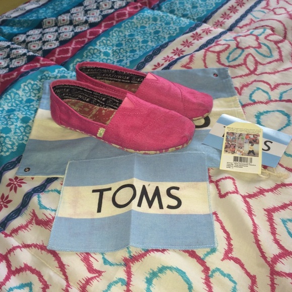 Authentic pink earth wise toms!