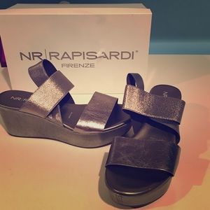 NWT Rapisardi Pewter Sandals