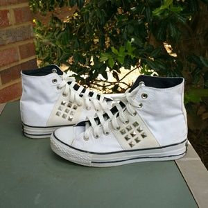 White studed converse