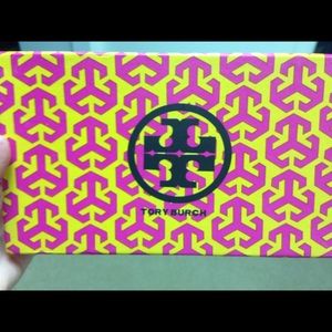 Tory butch box with dust bag!