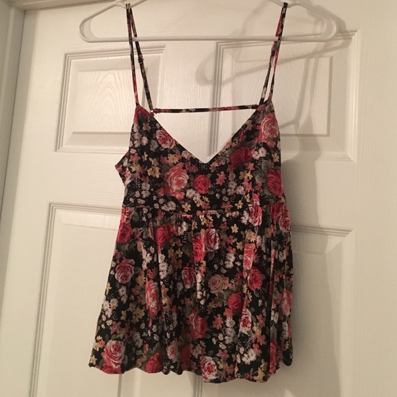 Adorable flowery top!