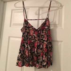 Adorable flowery top!