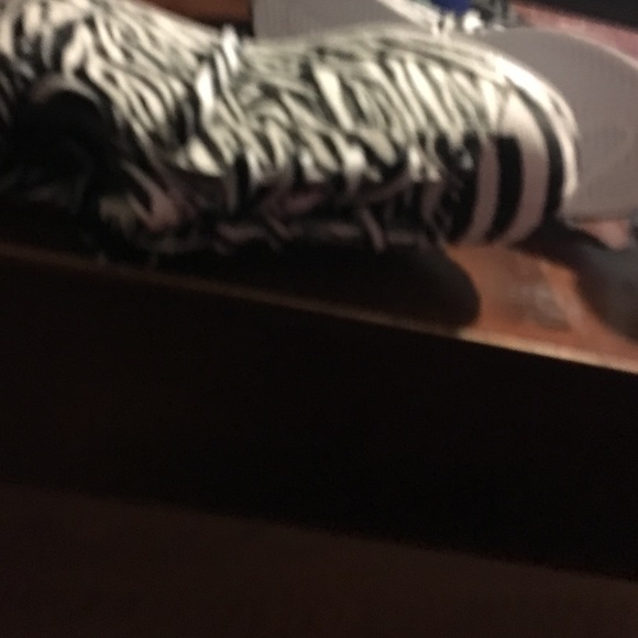 New - Picture 3 of 4