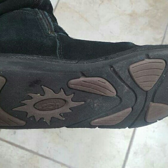 Uggs - image 2