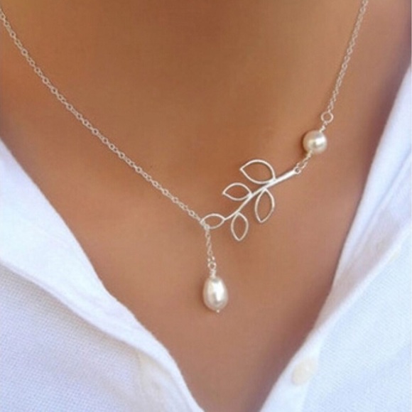 Jewelry - fashionable leaf with pearl drop necklace