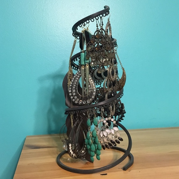 Spiral jewelry holder