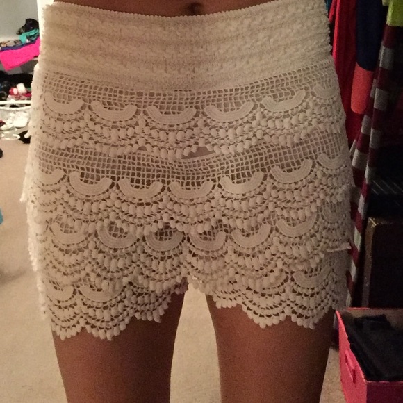 Lace skort - Picture 1 of 3