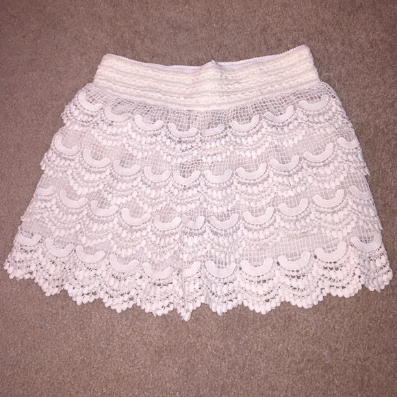 Lace skort - Picture 2 of 3
