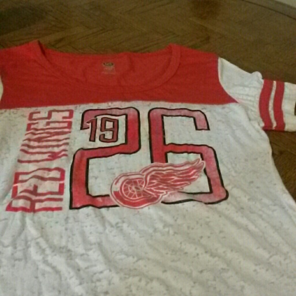 Red wings top - Picture 1 of 3