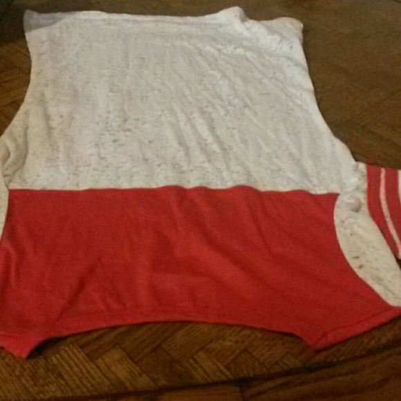 Red wings top - Picture 3 of 3