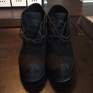 🚨 PRICE DROP - Black Lace Up Wedge Booties