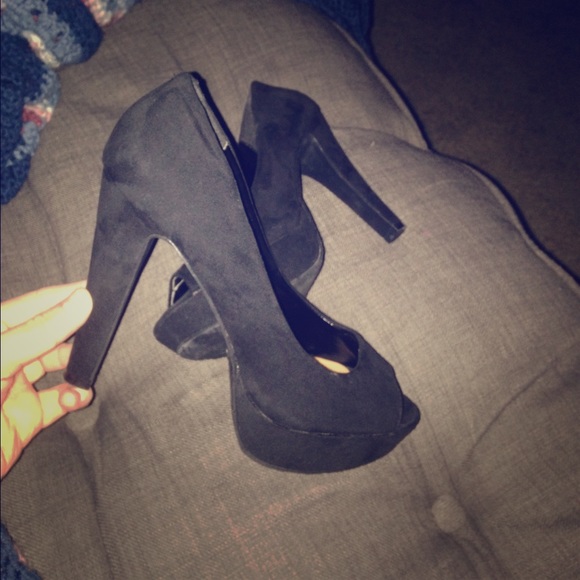 Heels - Picture 1 of 3