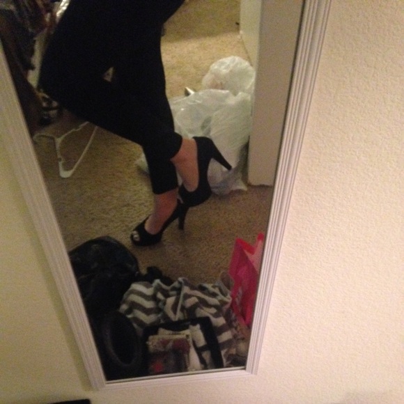 Heels - Picture 3 of 3