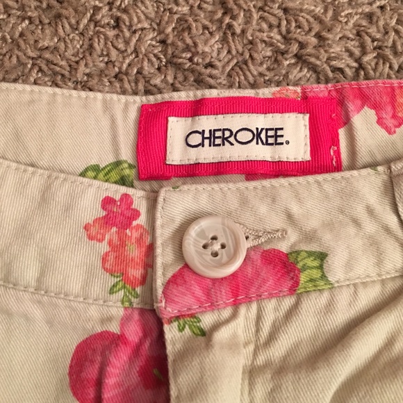 Shorts - Picture 2 of 3