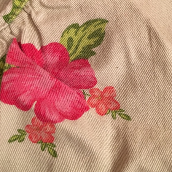 Shorts - Picture 3 of 3