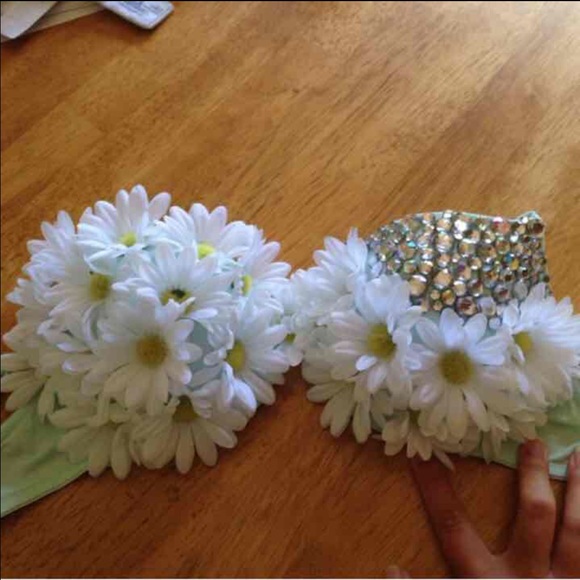 (MAKE OFFERS) Daisy Rave Bra