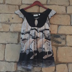 Super cute shirt with tree print