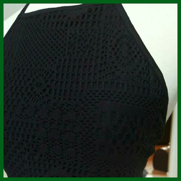 💜 CLEARANCE 💜   Black Crochet Halter Crop Top - Picture 4 of 4