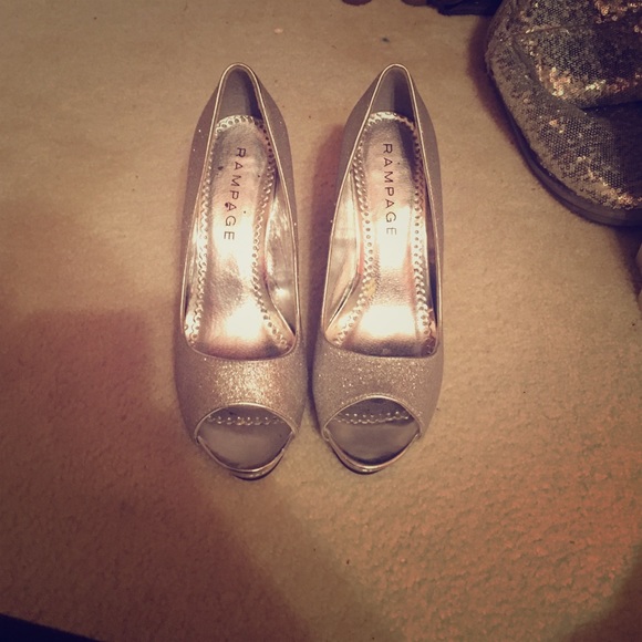 Silver sparkly pumps/heels