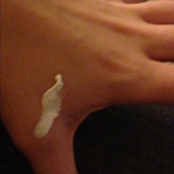 Bb cream - Picture 2 of 2