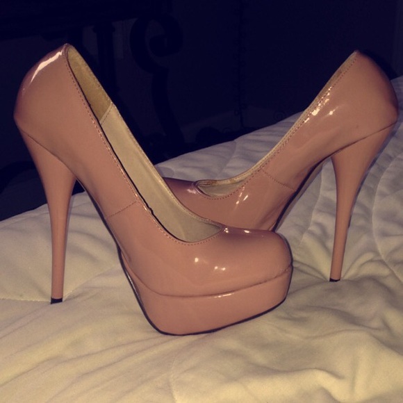 Round toe platform pumps - Picture 2 of 2