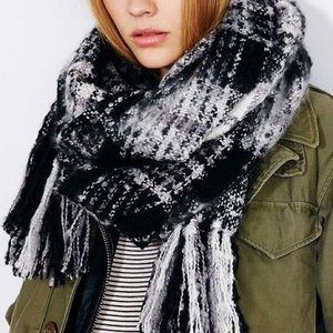 URBAN OUTFITTERS Plaid Blanket Scarf