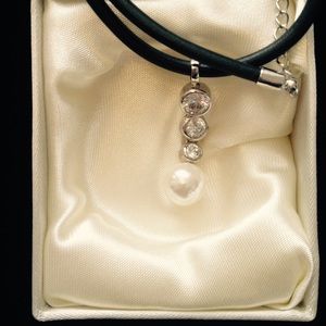 Necklace with pearl