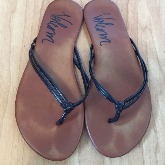 Volcolm slippers size 6