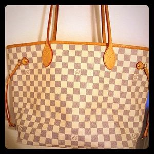 Louis Vuitton Never Full