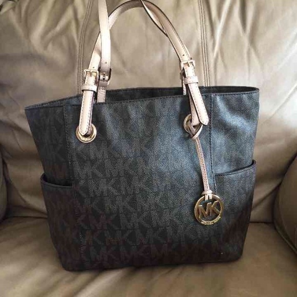 Michael kors authentic purse great shape