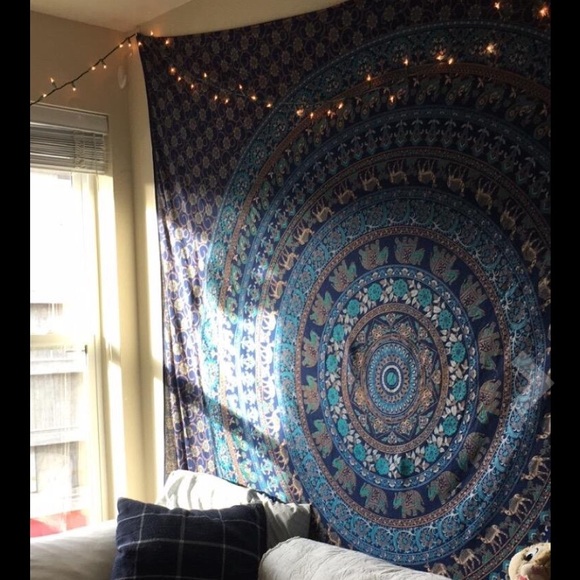 Brand new twin tapestry - Picture 3 of 4