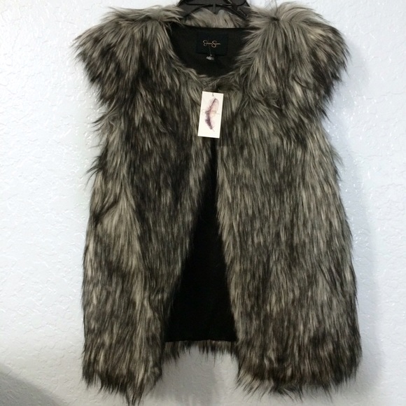 HOST PICK'🎉🎈NWT Chic JS Faux Fur Sleeveless Vest - Picture 3 of 4