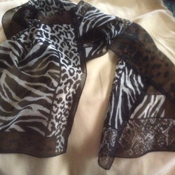 Halston Scarf.  FINAL MARKDOWN