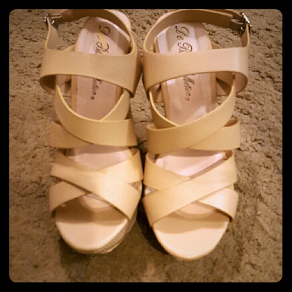 DeBlossom nude wedges
