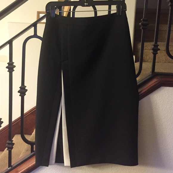 NWT BCBG pencil skirt with white trim & sexy slit