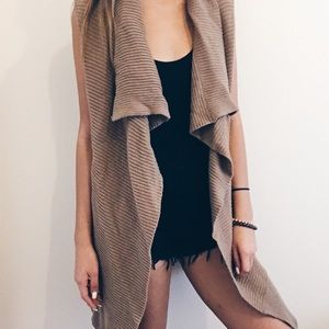 BB DAKOTA brown sleeveless cardigan