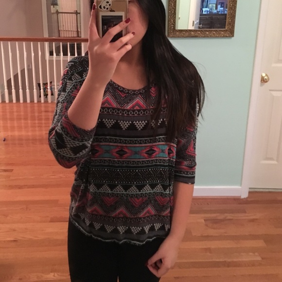 Aztec quarter length top