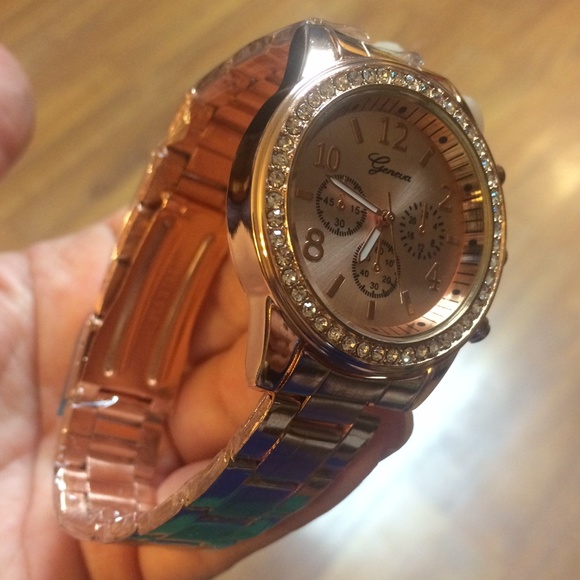 New classy Rose gold rhinestone watch - Picture 2 of 4