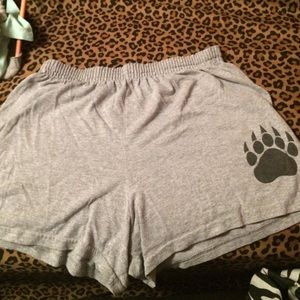 sport shorts. (short)