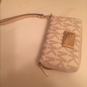 Michael Kors tech wristlet. Vanilla