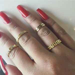 ⭐NEW! Gorgeous Gold 4 Piece Midi Ring Set