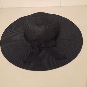 Black floppy hat