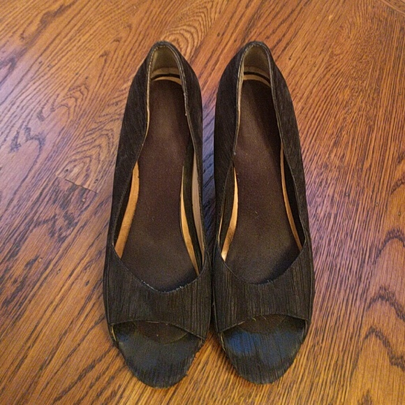 Black Wedges
