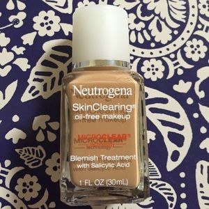 NEUTROGENA SKIN CLEARING OIL-FREE FOUNDATION