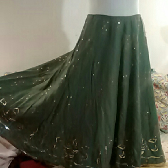 Linen and viscosi lined maxi skirt with sequins